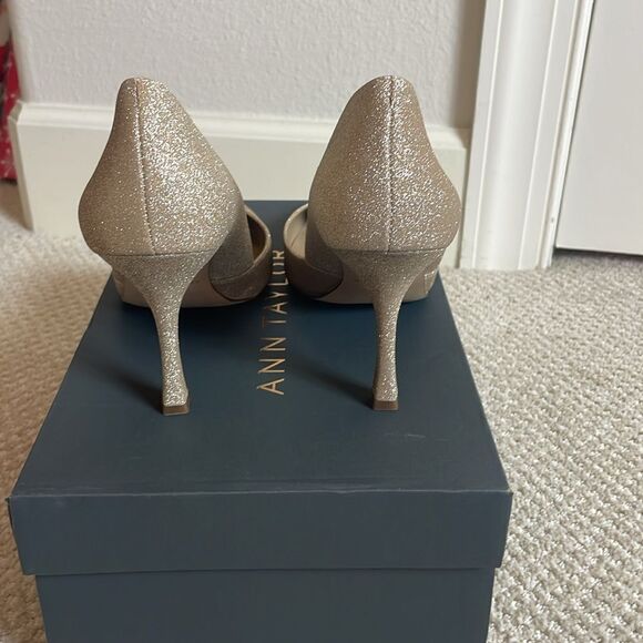 NIB Ann Taylor New Azra Glitter Gold Pump - Picture 4 of 6